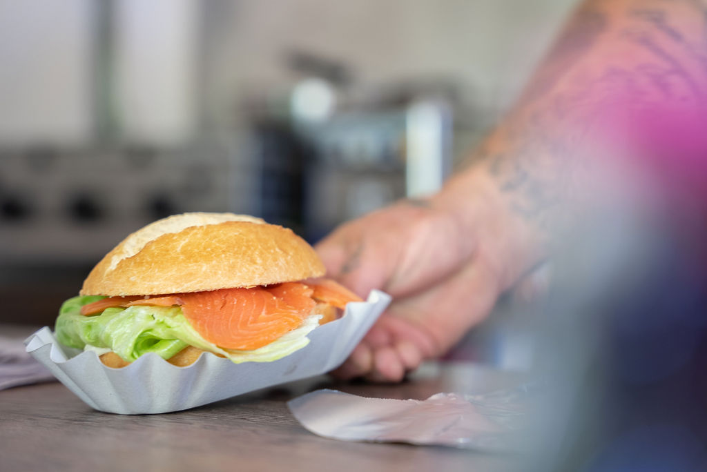 Futterkrippe-Fischbrötchen-frisch